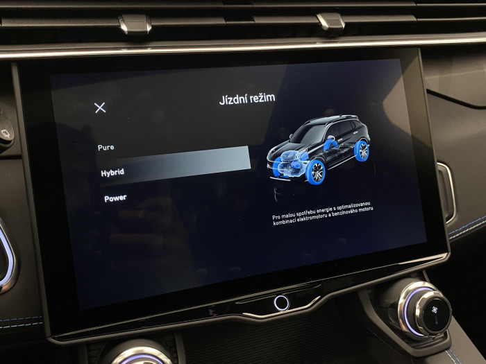 Lynk & Co 01 PHEV DCT AUT 1.maj REZERVACE