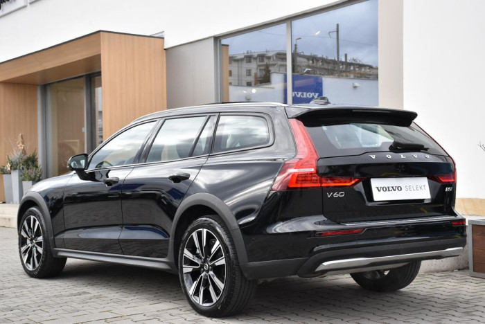 Volvo V60 CC B5 AWD ULTIMATE REZERVACE 2.0 CC CC