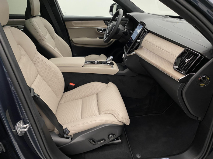Volvo XC90 T8 AWD RECHARGE DARK ULTRA 7