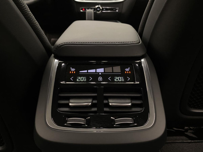 Volvo V60 CC B4 AWD PLUS AUT REZERVACE 2.0 CC CC Plus