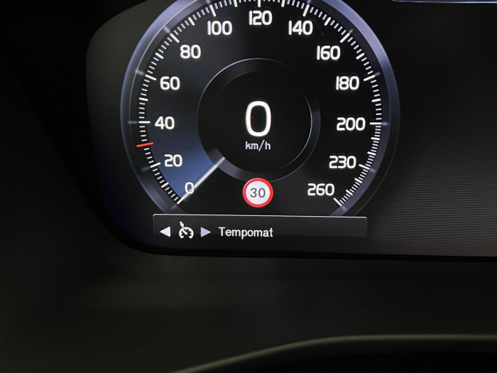 Volvo XC40 D4 AWD MOMENTUM PRO AUT CZ 2.0 d Momentum