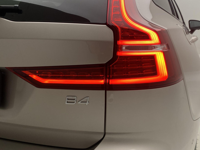 Volvo V60 B4 AUT DARK PLUS