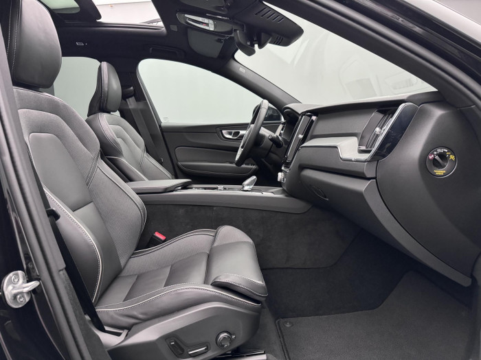 Volvo XC60 B5 AWD BLACK EDITION AUT 2.0 Edition