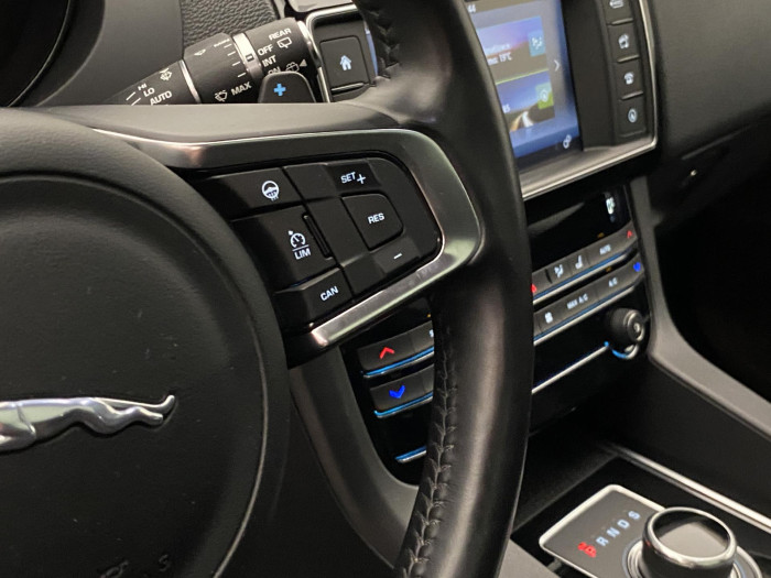 Jaguar F-Pace 20d R-SPORT AWD REZERVACE 2.0 d Sport