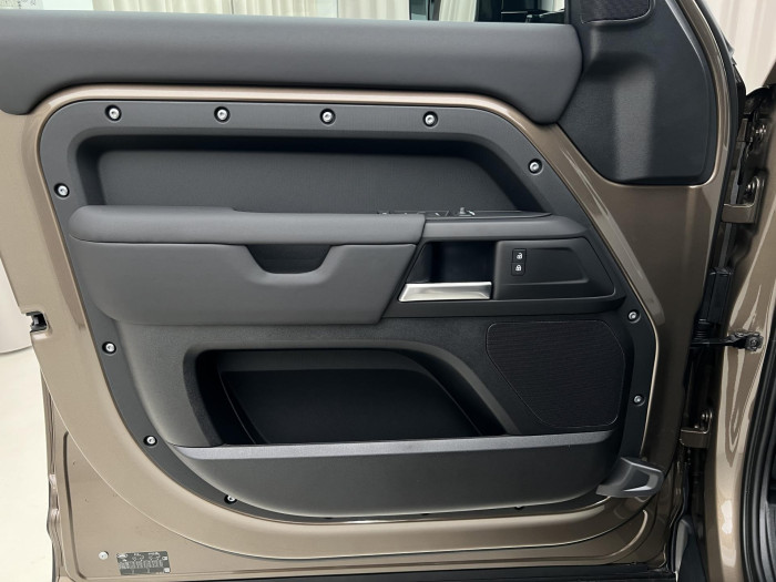 Land Rover Defender 110 D200 S AWD Aut REZERVACE 3.0 d