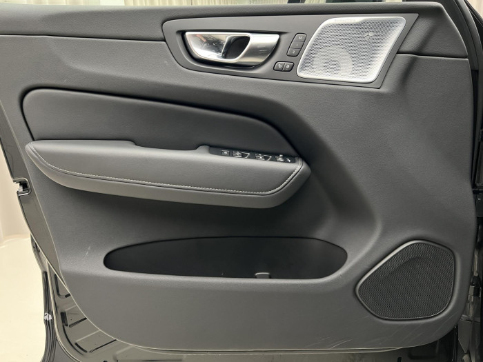 Volvo XC60 B5 AWD ULTRA BLACK REZERVACE