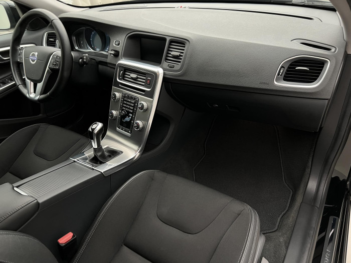 Volvo V60 D4 MOMENTUM REZERVACE 2.0 d Momentum