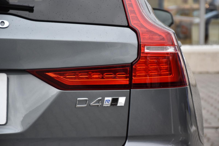 Volvo V60 D4 AWD R-Design REZERVACE 2.0 d
