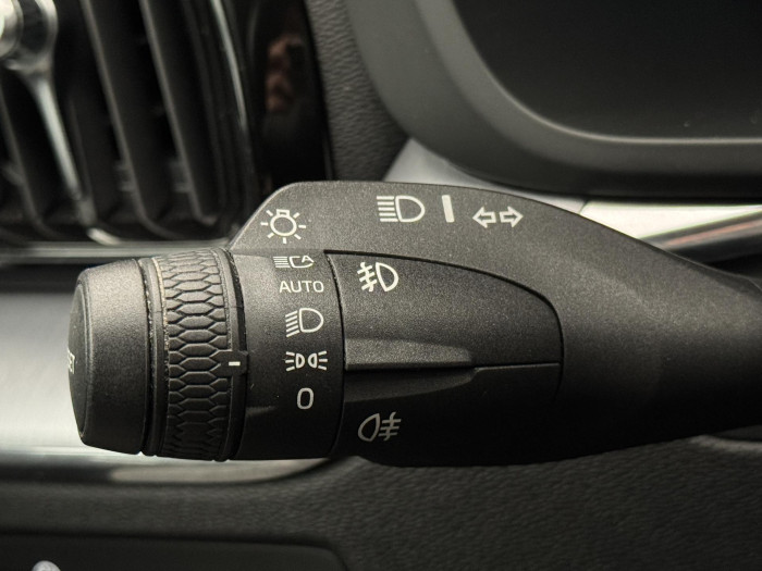 Volvo XC60 B4 AWD MOMENTUM PRO AUT CZ 2.0 Momentum