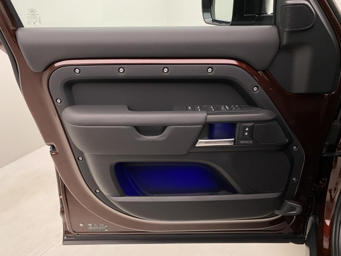 Land Rover Defender 110 D300 SEDONA REZERVACE 3.0 d