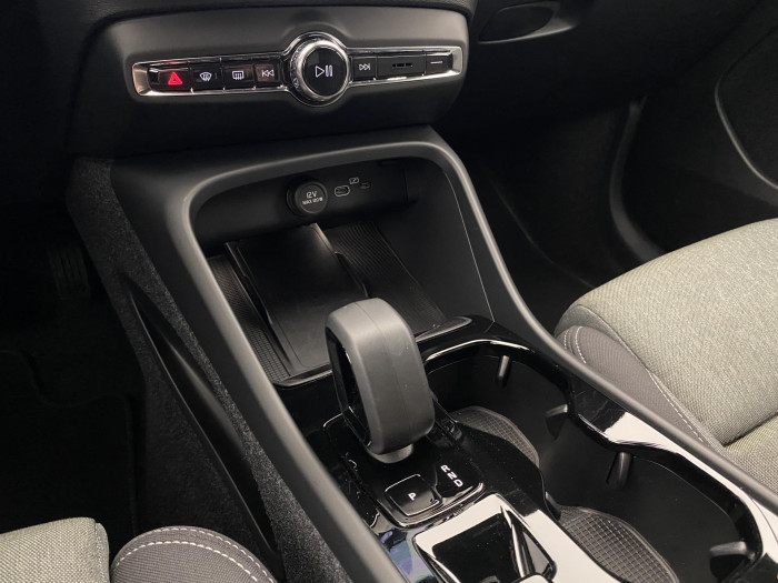 Volvo XC40 B3 DARK PLUS AUT CZ