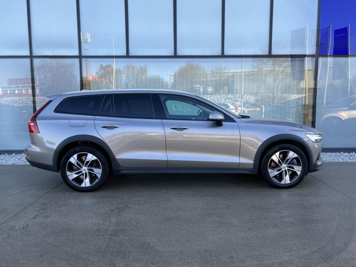 Volvo V60 CROSS COUNTRY B4 AWD Aut 1.maj