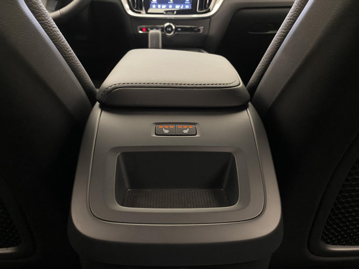 Volvo V60 B4 DARK PLUS AUT CZ