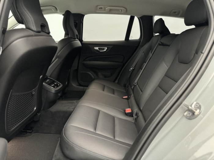 Volvo V60 B4 PLUS DARK AUT 1.maj.