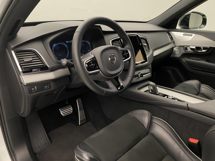 Volvo XC90 B6 AWD R-DESIGN REZERVACE