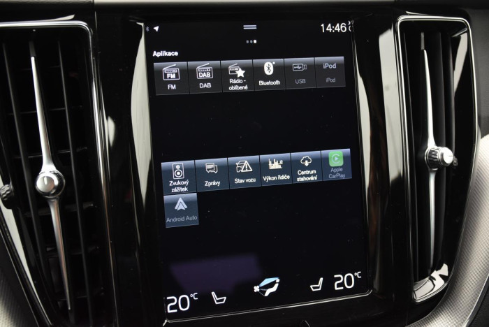 Volvo XC60 B5 AWD R-Design REZERVACE