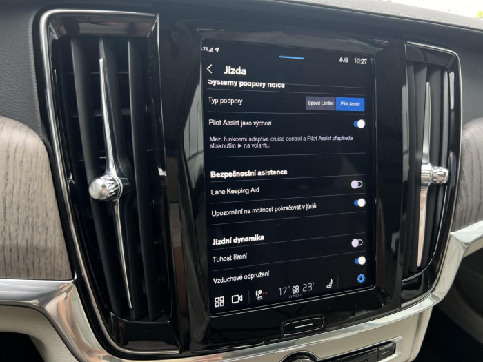 Volvo V90 CROSS COUNTRY B5 AWD REZERVACE