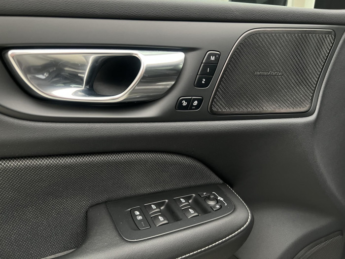 Volvo V60 CC B4 AWD PLUS AUT 1.maj.