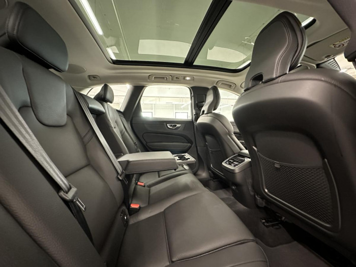 Volvo XC60 B5 AWD PLUS BRIGHT REZERVACE 2.0 Plus