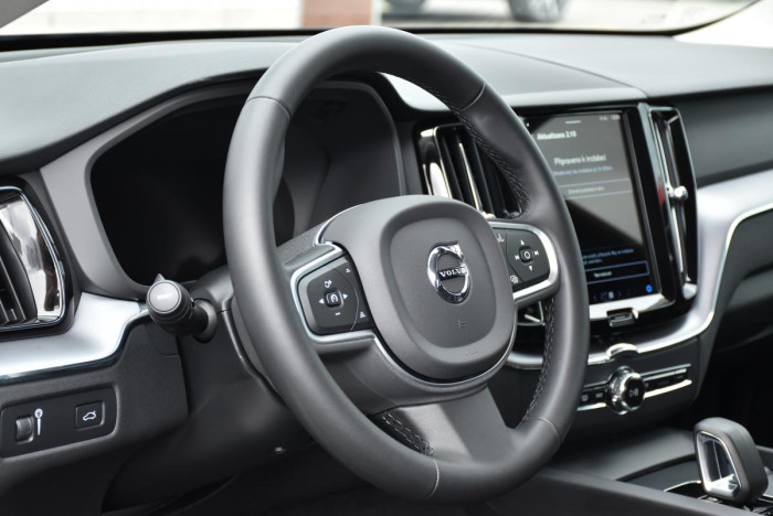 Volvo XC60 B4 AWD MOMENTUM REZERVACE 2.0 Momentum