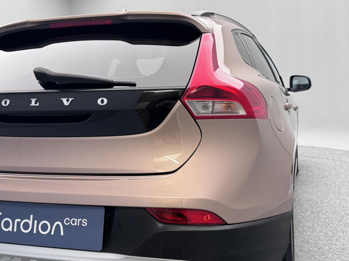 Volvo V40 CC D3 MOMENTUM AUT CZ 1.maj 2.0 d CC CC Momentum