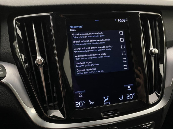 Volvo V60 B4 MOMENTUM AUT REZERVACE 2.0 Momentum