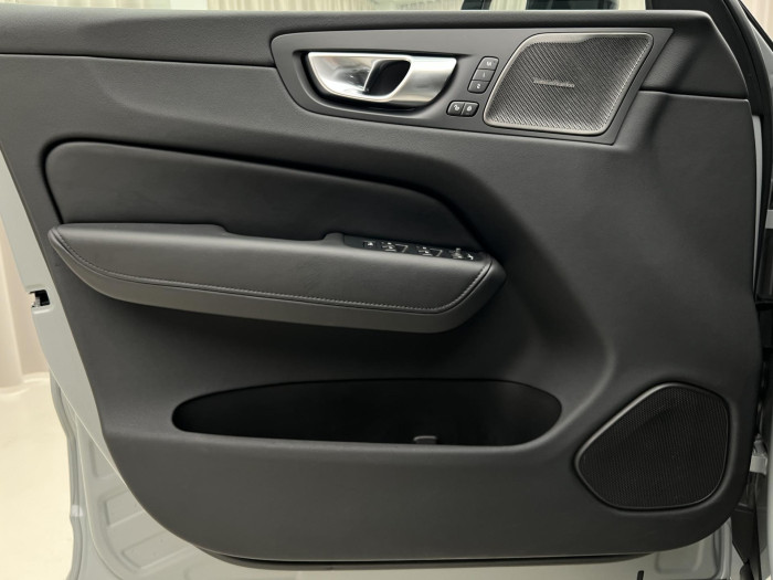 Volvo XC60 B4 AWD PLUS DARK AUT 1.maj.