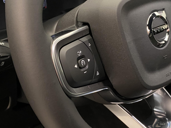 Volvo XC40 B3 AUT PLUS BLACK EDITION