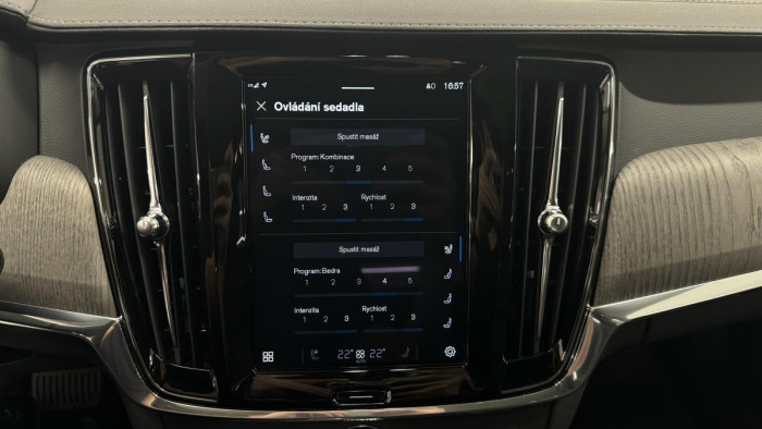 Volvo V90 CROSS COUNTRY B5 REZERVACE