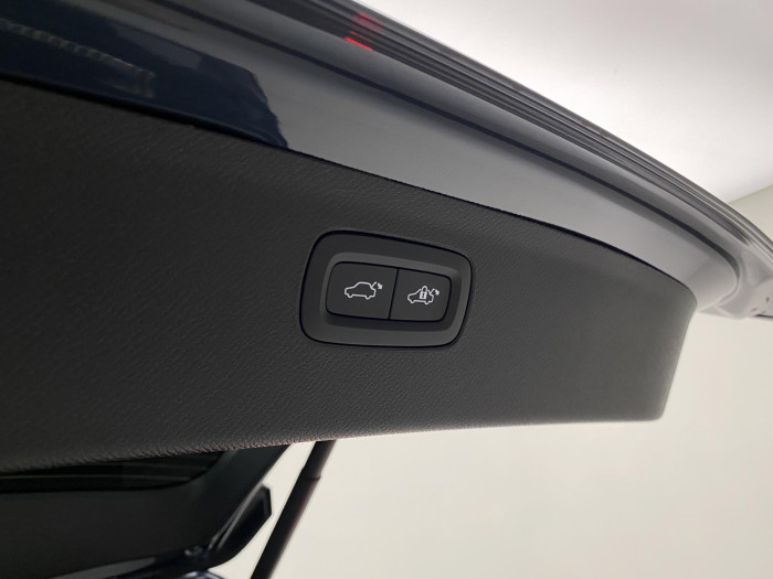 Volvo XC90 B5 AWD BLACK EDITION ULTRA 7 2.0 Edition