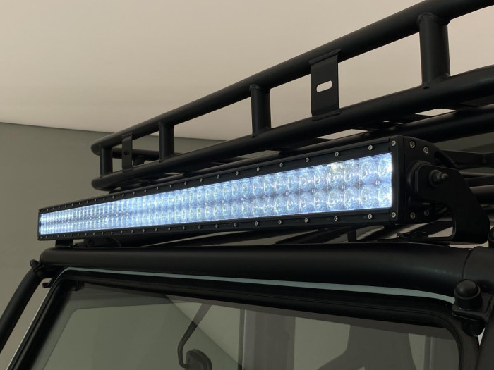 Land Rover Defender WORKS V8 TROPHY II 1 z 25 5.0 V8