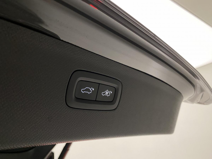 Volvo XC90 B6 AWD ULTIMATE DARK AUT CZ