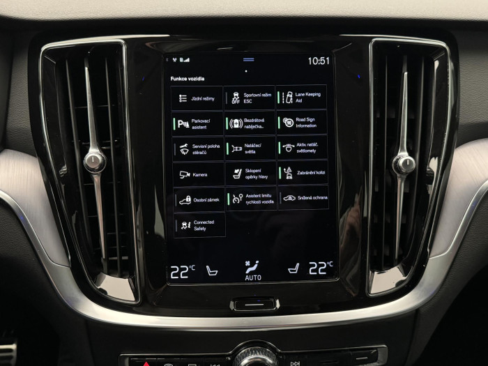 Volvo V60 B4 MOMENTUM PRO AUT CZ 1.maj. 2.0 Momentum