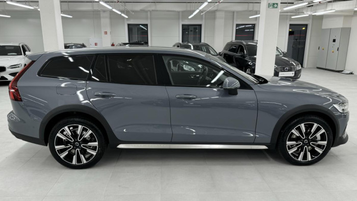 Volvo V60 CROSS COUNTRY REZERVACE