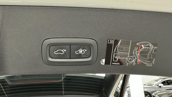 Volvo XC40 T5 TWIN ENGINE REZERVACE