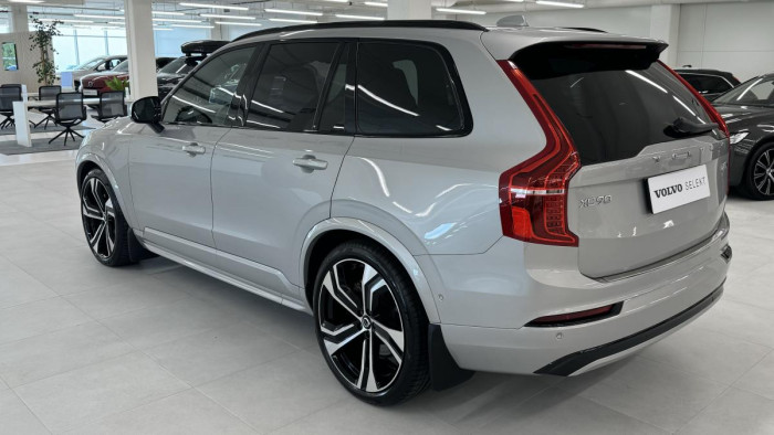 Volvo XC90 B5 AWD ULTIMATE DARK REZERVACE