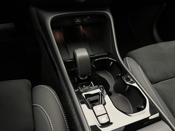 Volvo XC40 B3 ULTRA DARK AUT CZ