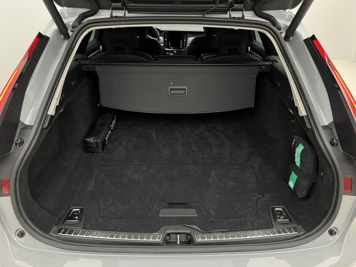 Volvo V90 T6 AWD RECHARGE PLUS DARK AUT