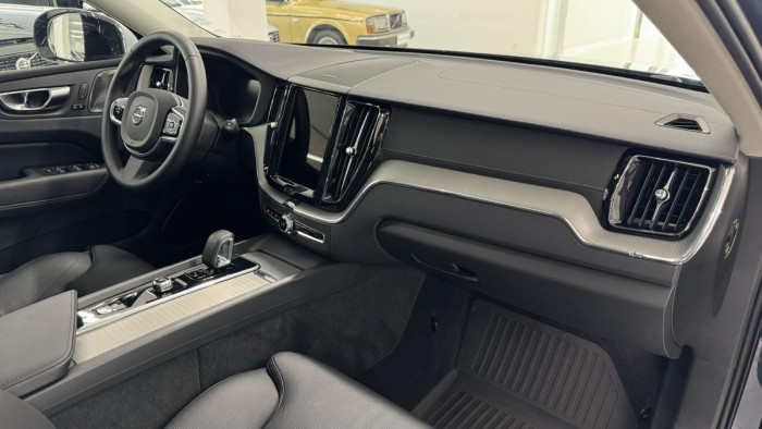 Volvo XC60 B4 AWD ULTIMATE REZERVACE