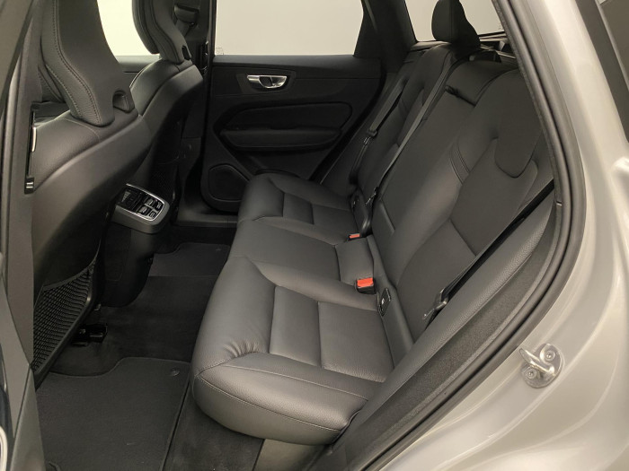 Volvo XC60 B4 PLUS DARK AUT 1.maj