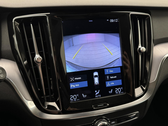 Volvo V60 B4 MOMENTUM POLESTAR REZERVACE 2.0 Momentum