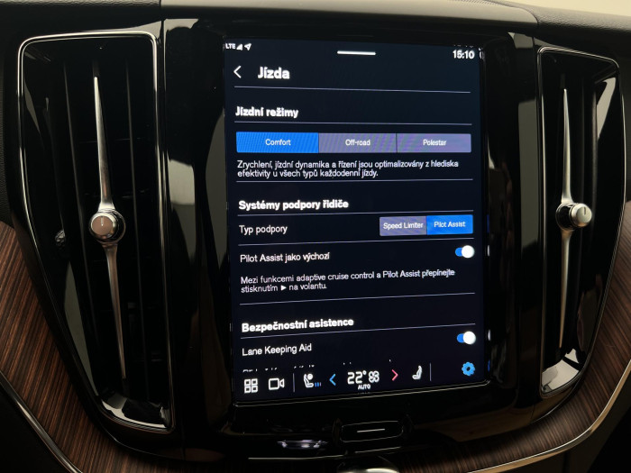 Volvo XC60 B4 AWD PLUS DARK AUT CZ
