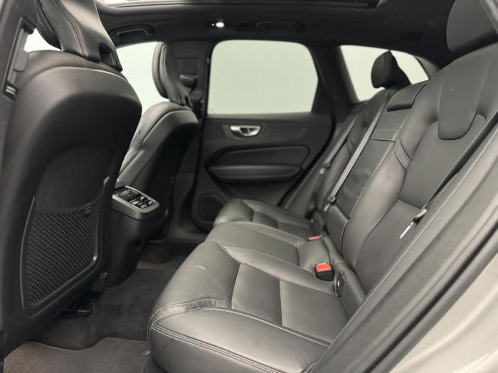 Volvo XC60 B4 AWD R-DESIGN AUT