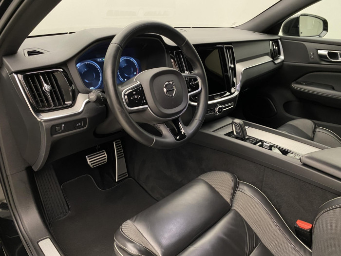 Volvo V60 B3 DARK PLUS REZERVACE