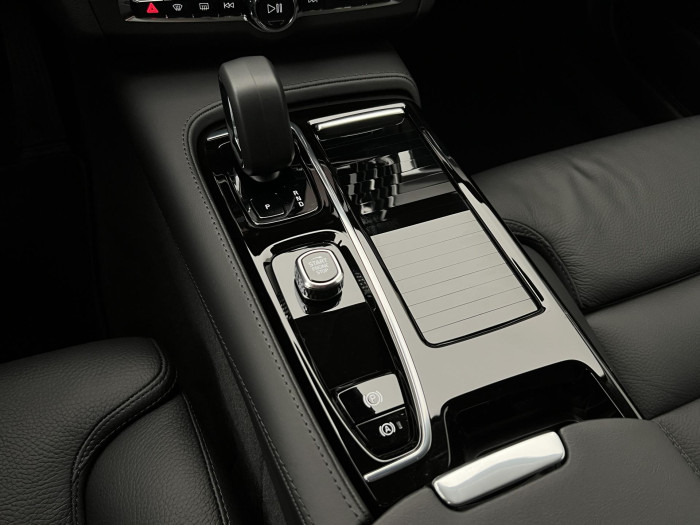 Volvo V90 T6 AWD RECHARGE CORE AUT 1.maj