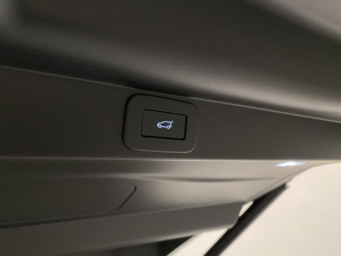 Land Rover Range Rover P550e AUTOBIOGRAPHY SWB