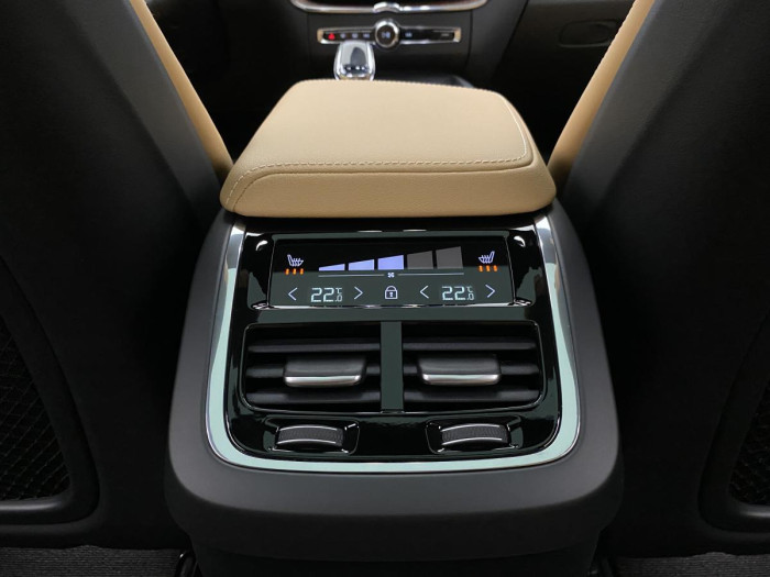 Volvo XC60 B4 AWD AUT DARK ULTIMATE