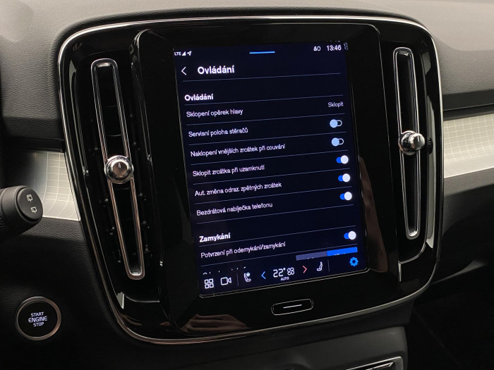 Volvo XC40 B3 DARK PLUS AUT CZ