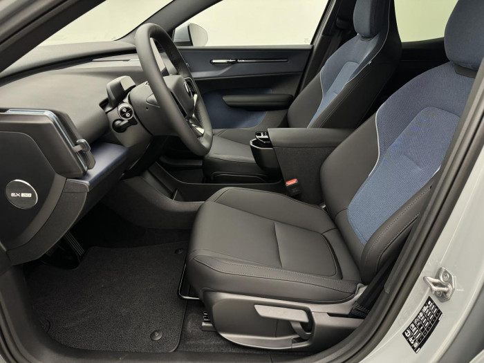 Volvo EX30 PURE ELECTRIC RECHAR. CORE RWD