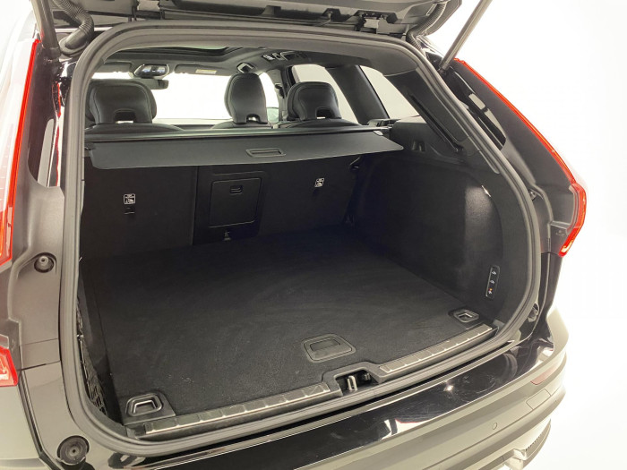 Volvo XC60 B5 AWD R-DESIGN AUT CZ